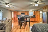 Stockton Lake Escape w/ Kitchen, Half Mile to Lake - Wifi