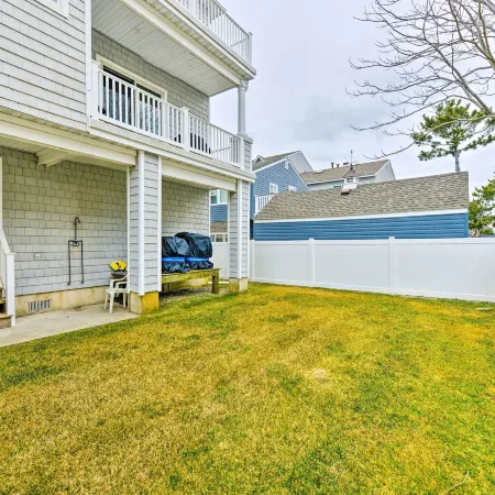 Sunny Brigantine Townhome Walk to Beach