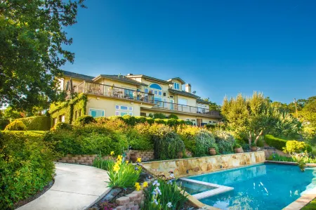 High Ridge Manor Отели в г. Пасо Роблс