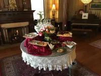Churchill Manor - breakfast
