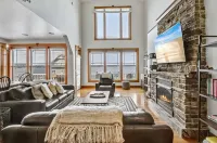 Spacious Lakeview Retreat with Jacuzzi and Outdoor Dining - Inviting Escape