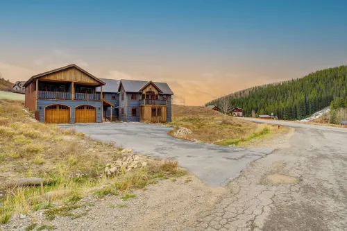 CB Trailhouse - Walk to Meridian Lake! - Bars