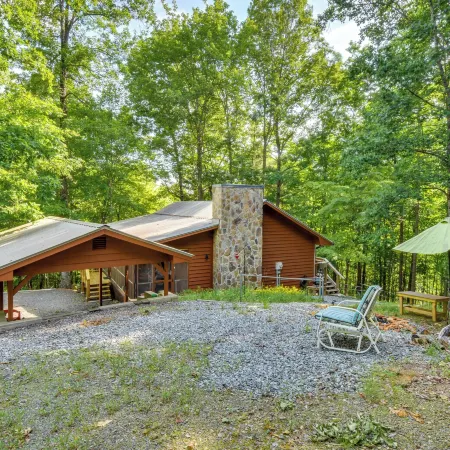 Cozy Hiawassee Cabin - 4 Mi to Lake Chatuge!