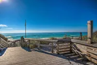 Beach House Right Off 30 A w/ Golf Cart! - Parkering