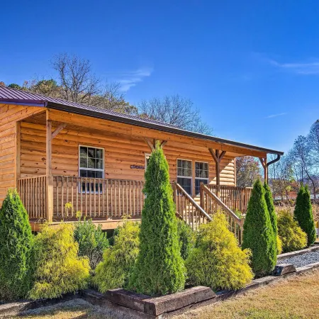 8 Mi to Great Smoky Mtn National Park: Cozy Cabin