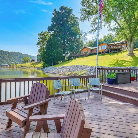 'Duck and Bug's Cabin' on Boone Lake w/ Boat Dock!