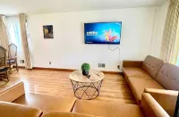 Private Buffalo Suburban Family Home Near Niagara Falls