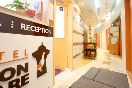 Pigeon Square Rooms Отели рядом с достопримечательностью «Мэрия г. Сараево»