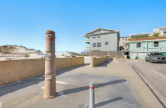 Driftwood Beach Cottage - Walk to Clearwater Bch