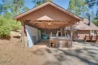 6 Mi to Yosemite National Park: Retreat w/ Deck!