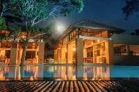 LUXTORI Arugambay - Pools
