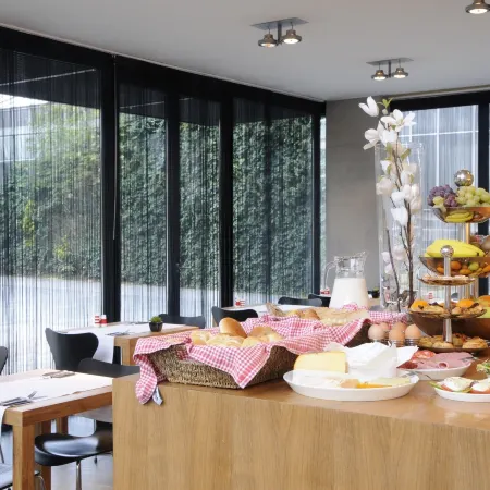 Hotel Corbie Lommel Отели в г. Ломмел