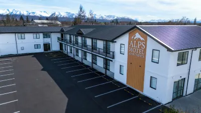 Alps Motel Apartments Отели в г. 
