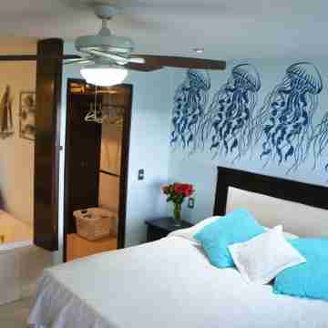Beachfront Luxury Condo! Casa Sirenita Rooms