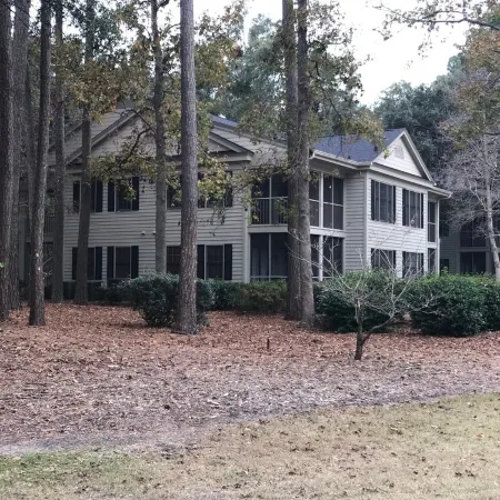 Charming 2-bedroom condo in delightful Pawleys Island with AC, WiFi.