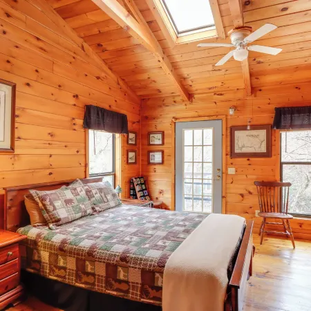'Creek Bend Escape' w/ Hot Tub + River Views!