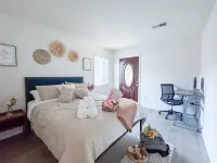 Walk to Google 3BR Home Yard & Kitchen