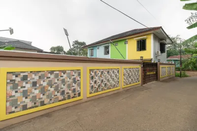 RedDoorz Plus Near Jungeland Sentul Hotels in Babakan Madang
