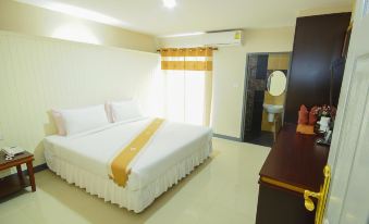The Corner Hotel - Adults Only - Housity