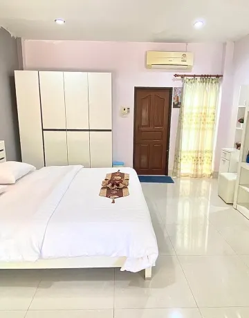 ห้องดีลักซ์เตียงแฝดพร้อมวิวรีสอร์ท