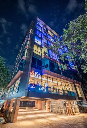 Indie Stays Mumbai International Airport Отели рядом с достопримечательностью «Paras Dham Temple»