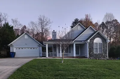 Cozy 3Br w/ Fenced Yard, Porch & Easy City Access- Pets Welcome!