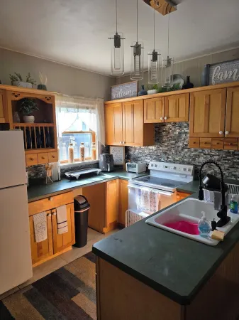 super cozy 4-bedroom house in Lorain newly remodeled close to lake.
