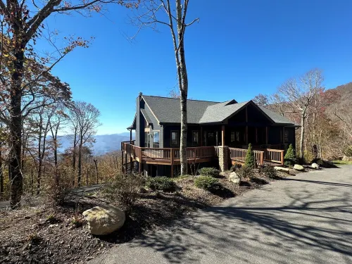 Mountain View’s with Hot Tub & Pool Table on Beech Mountain. Sleeps 10.