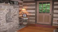 Tavern River Cabin, Historical,  Riverfront, Log, Hottub, Large Stone Fireplace