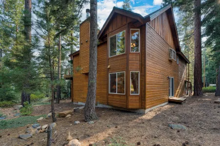 Tahoe Vista by Avantstay Central Location + Patio Отели в г. Тахо Виста