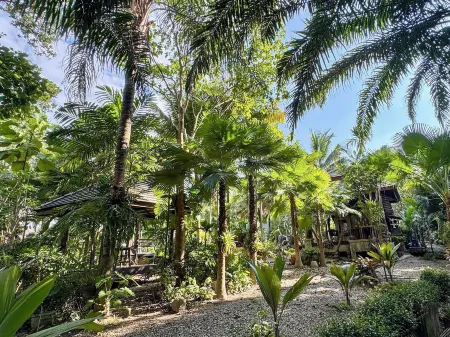 Mae Nai Gardens Отели рядом с достопримечательностью «Elephant POOPOOPAPER Park Chiang Mai»