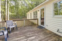 Pet-Friendly Lagrange Vacation Rental w/ Deck! Hotel a La Grange