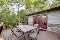 2 Mi to Skiing! Wooded Beech Mtn Retreat w/ Decks - ジム