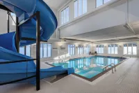 TownePlace Suites West Kelowna - piscina