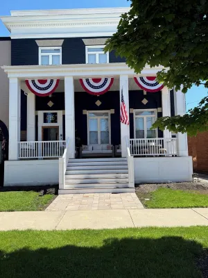 Luxury Awaits! 9,000 SF Mansion with 14 Bedrooms 5 Baths Theater Room Seats 20! Hotels near Venetian Marina