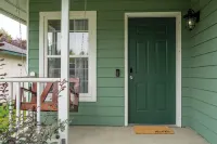 Central Hayden Retreat • Fireplace, Fast WiFi, Fire Pit, Garage Park, DreamCloud Hotels in Hayden