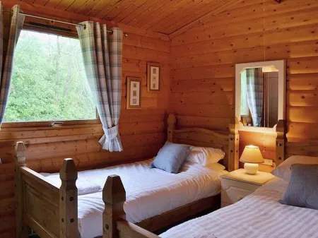 Luxurious 2 Bed Log Cabin Scandinavian Lodge in Louth Lincolnshire (2B Sleeps 6)