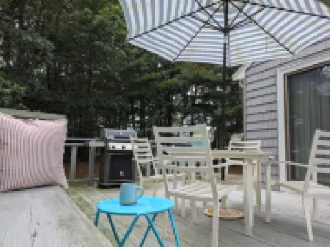 Bright and clean 3 bedroom, walk to beach. South Yarmouth