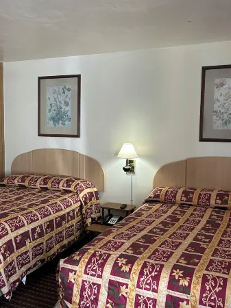 Bedford Motel Отели в г. Монета