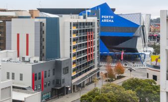 Spacious 1bdr Fast Wi-fi Near RAC Arena