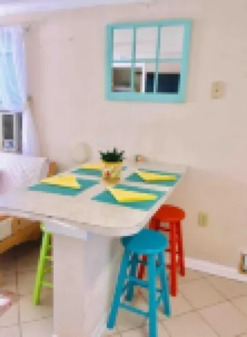 Sunny Daze Bungalow, sleeps 2 Adults