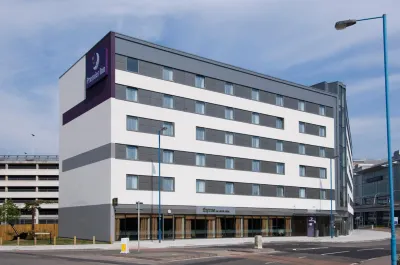 Premier Inn Southampton City Centre (West Quay) Hôtels à proximité de : St John the Baptist Church