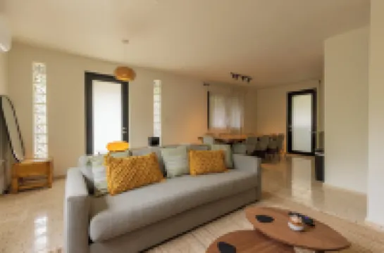 Coyaba House- Private Pool Oasis w/ Ocean View Near The Rainforest & Beaches サルサルのホテル