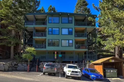 Ski In, Ski Out! 3 BDR Steps From Stagecoach Lift - Homestays
