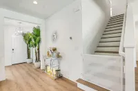 Charming 7-bedroom house Pickleball+Spa+Pool+BBall+13Beds