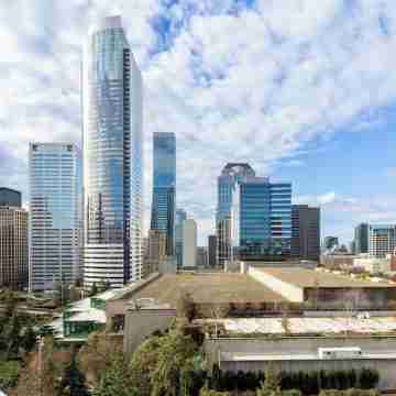 2BR Designer Condo, Free Parking, Convention Ctr Others