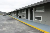 Deluxe Inn Motel