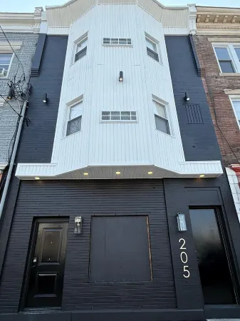 Lodgyy Studios Отели в г. Йидон