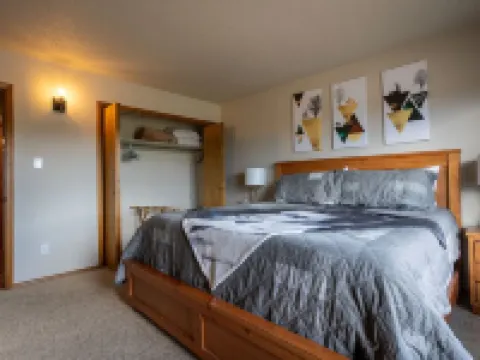 Family-Friendly Condo-1 Minute Walk to AF Lifts, Equipment Rental, Restaurants Hotels in Angel Fire