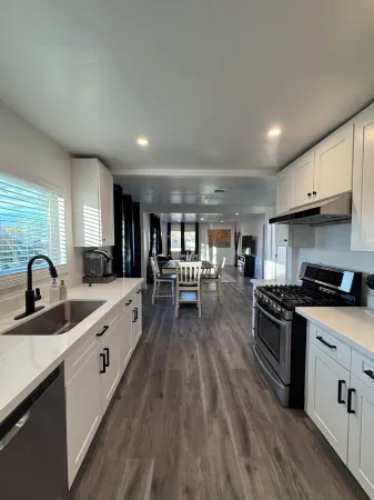 Elegant Modern Winslow Home Отели в г. Уинслоу